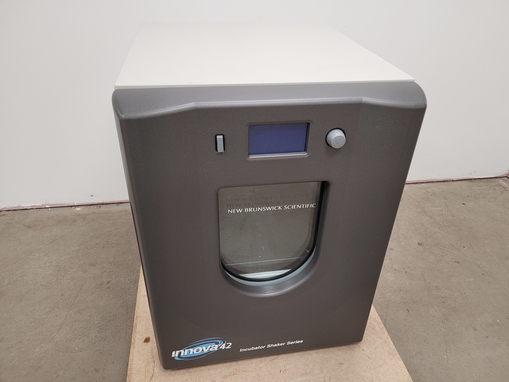Image of Eppendorf New Brunswick Innova 42R Incubator Shaker  Lab