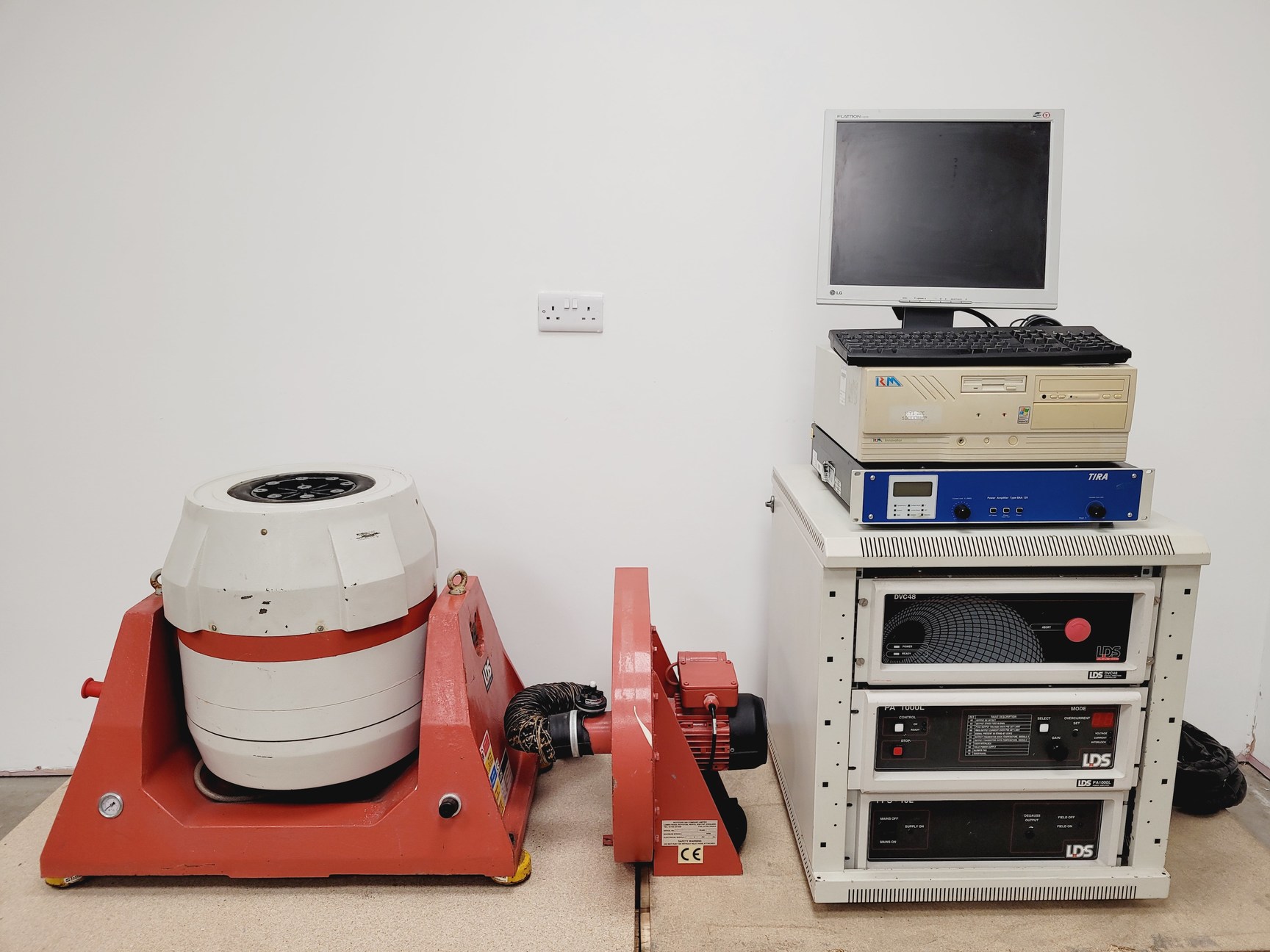 Image of LDS Air Cooled Vibrator  Model - V721 with Controller & Software Lab