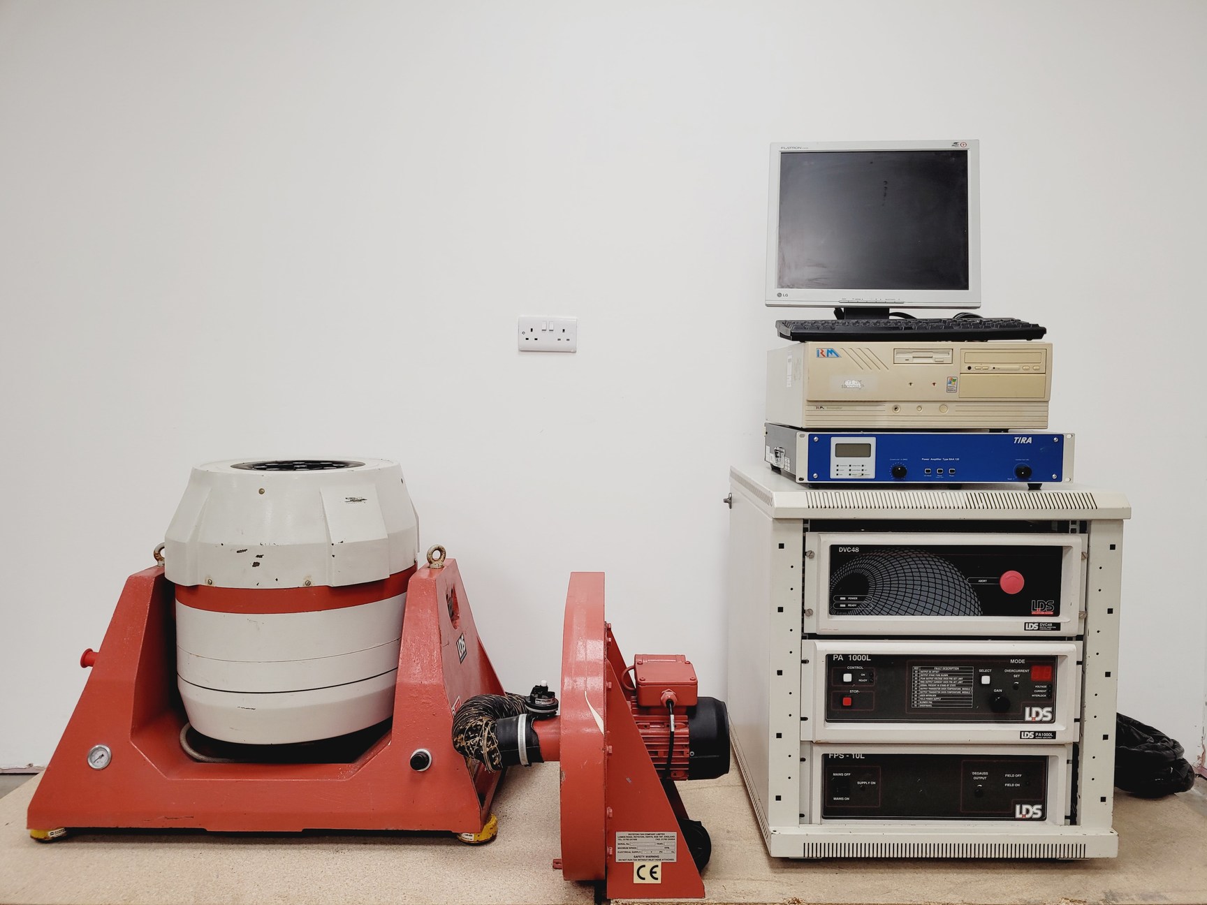 Image of LDS Air Cooled Vibrator  Model - V721 with Controller & Software Lab