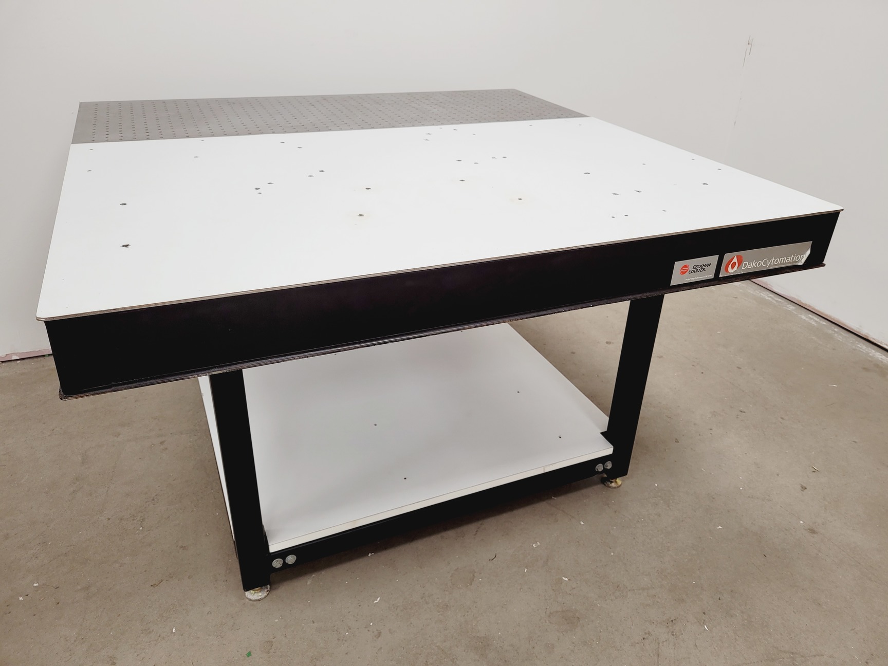 Image of Beckman Coulter MoFlo Optical Bench - Isolation Table 122 x 122 Lab