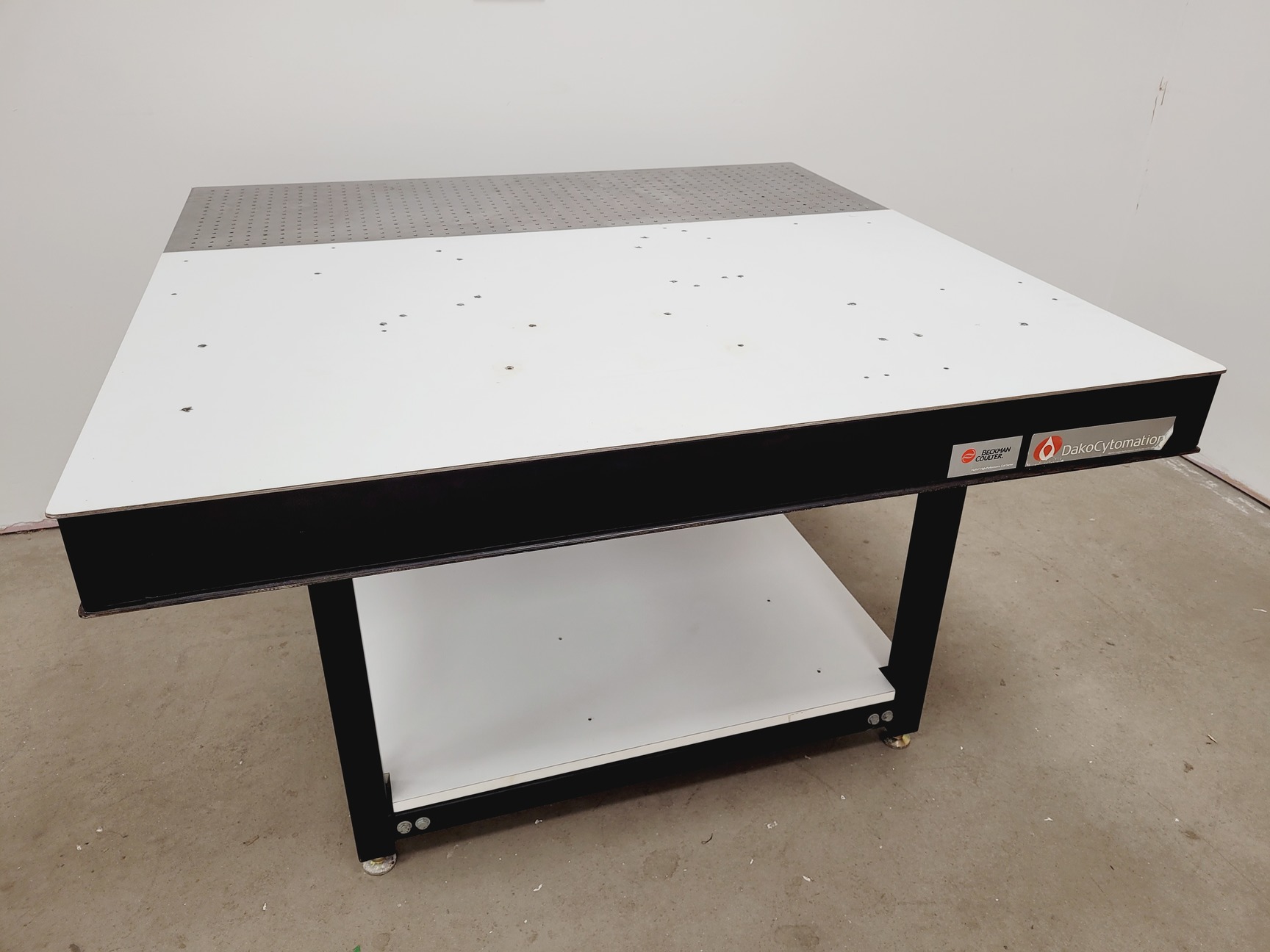 Image of Beckman Coulter MoFlo Optical Bench - Isolation Table 122 x 122 Lab