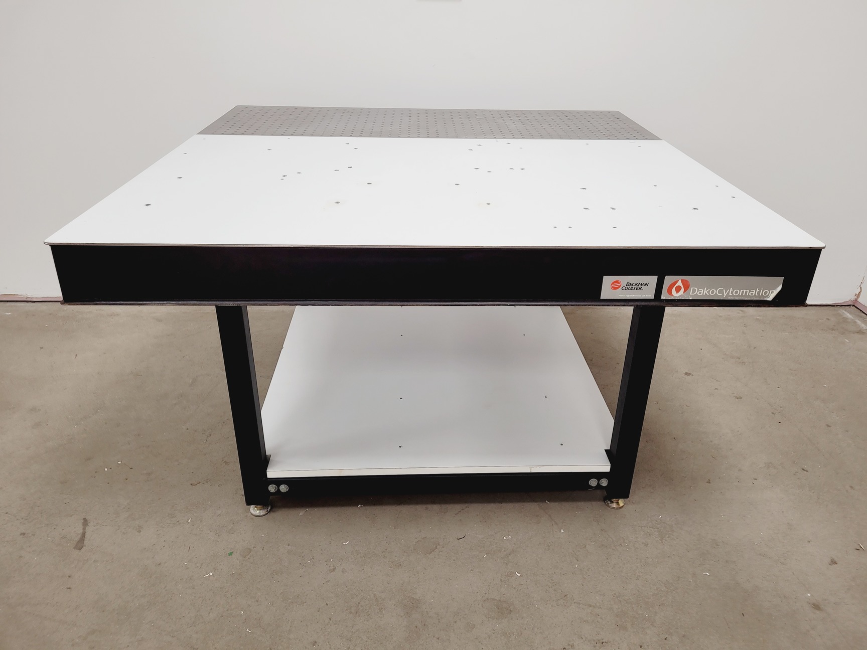 Image of Beckman Coulter MoFlo Optical Bench - Isolation Table 122 x 122 Lab