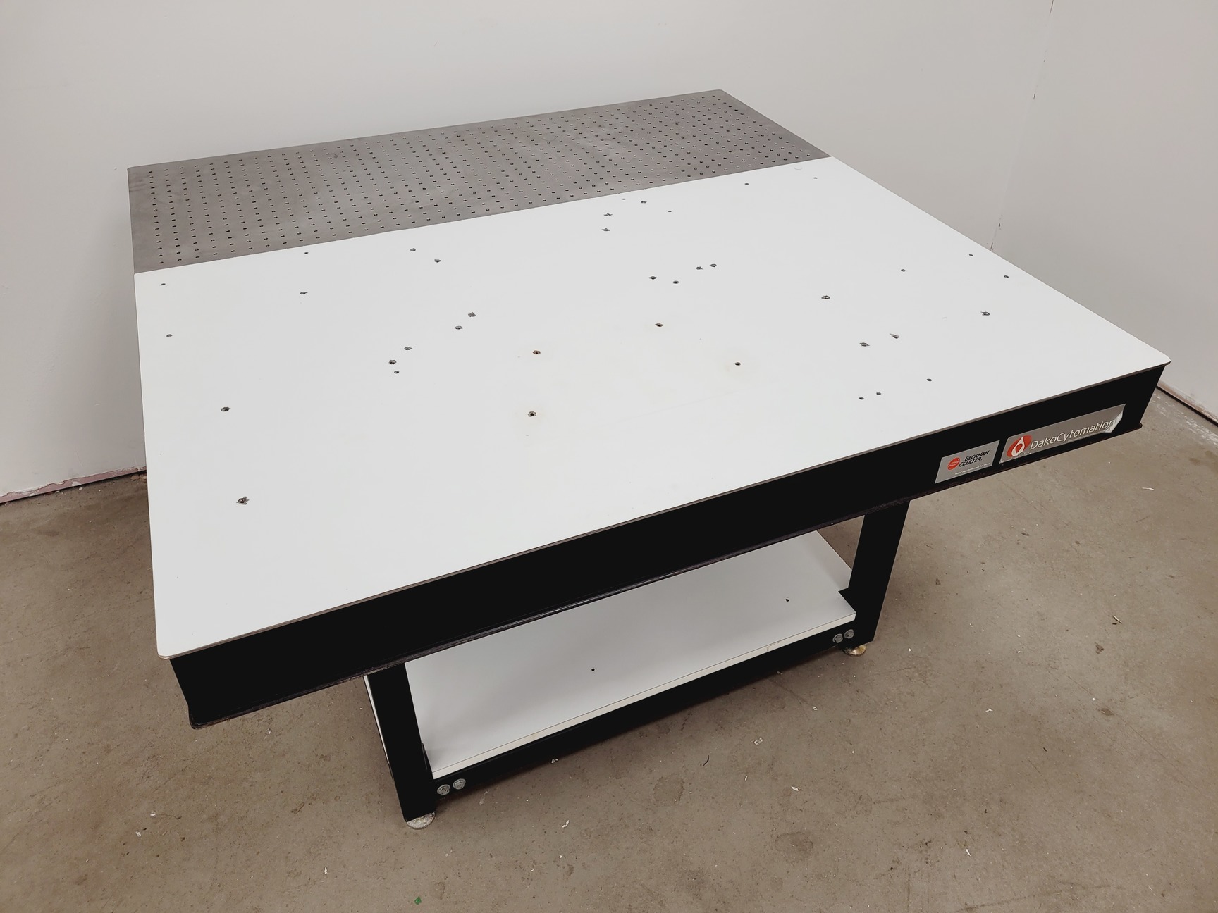 Image of Beckman Coulter MoFlo Optical Bench - Isolation Table 122 x 122 Lab