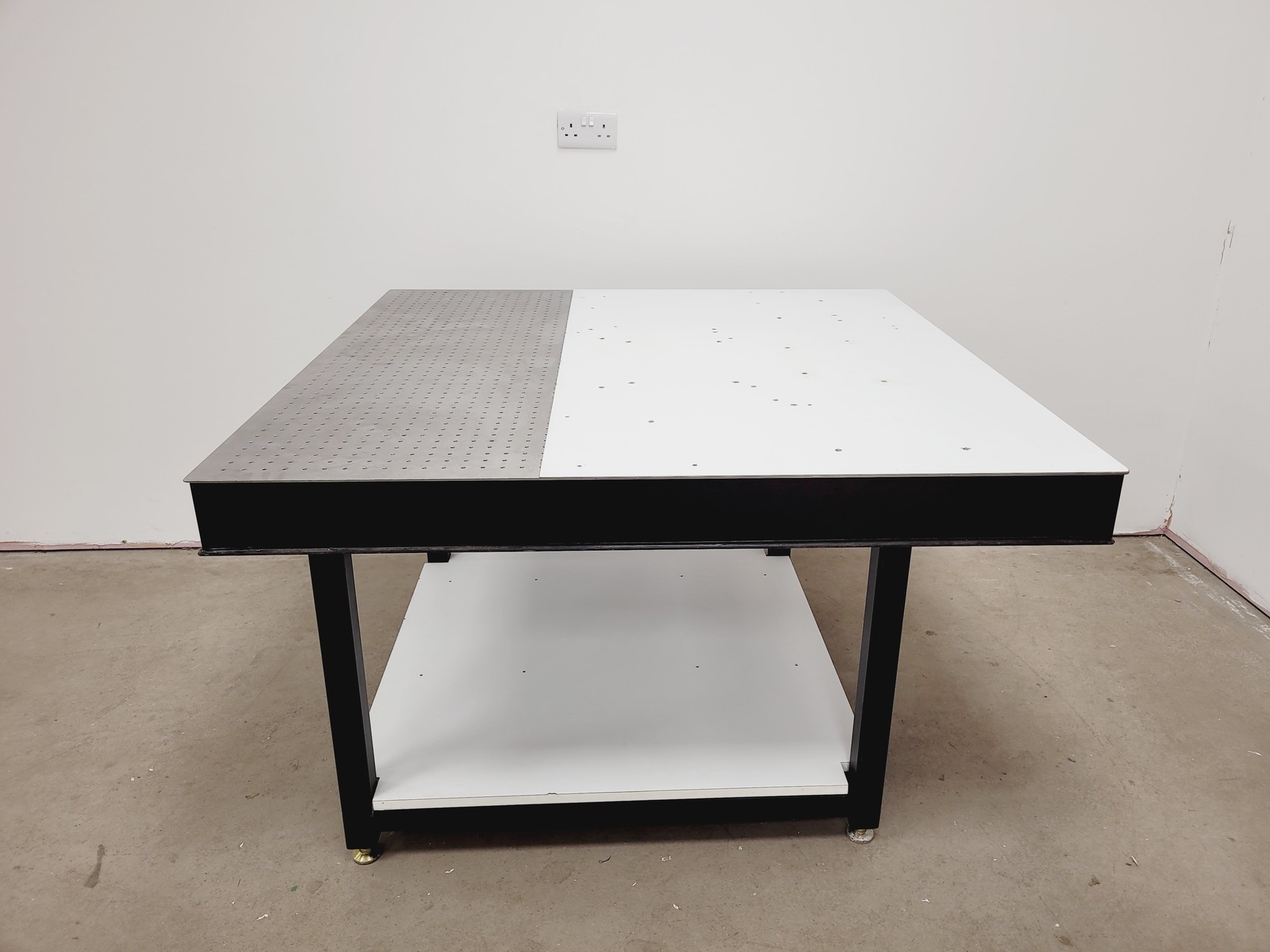 Image of Beckman Coulter MoFlo Optical Bench - Isolation Table 122 x 122 Lab