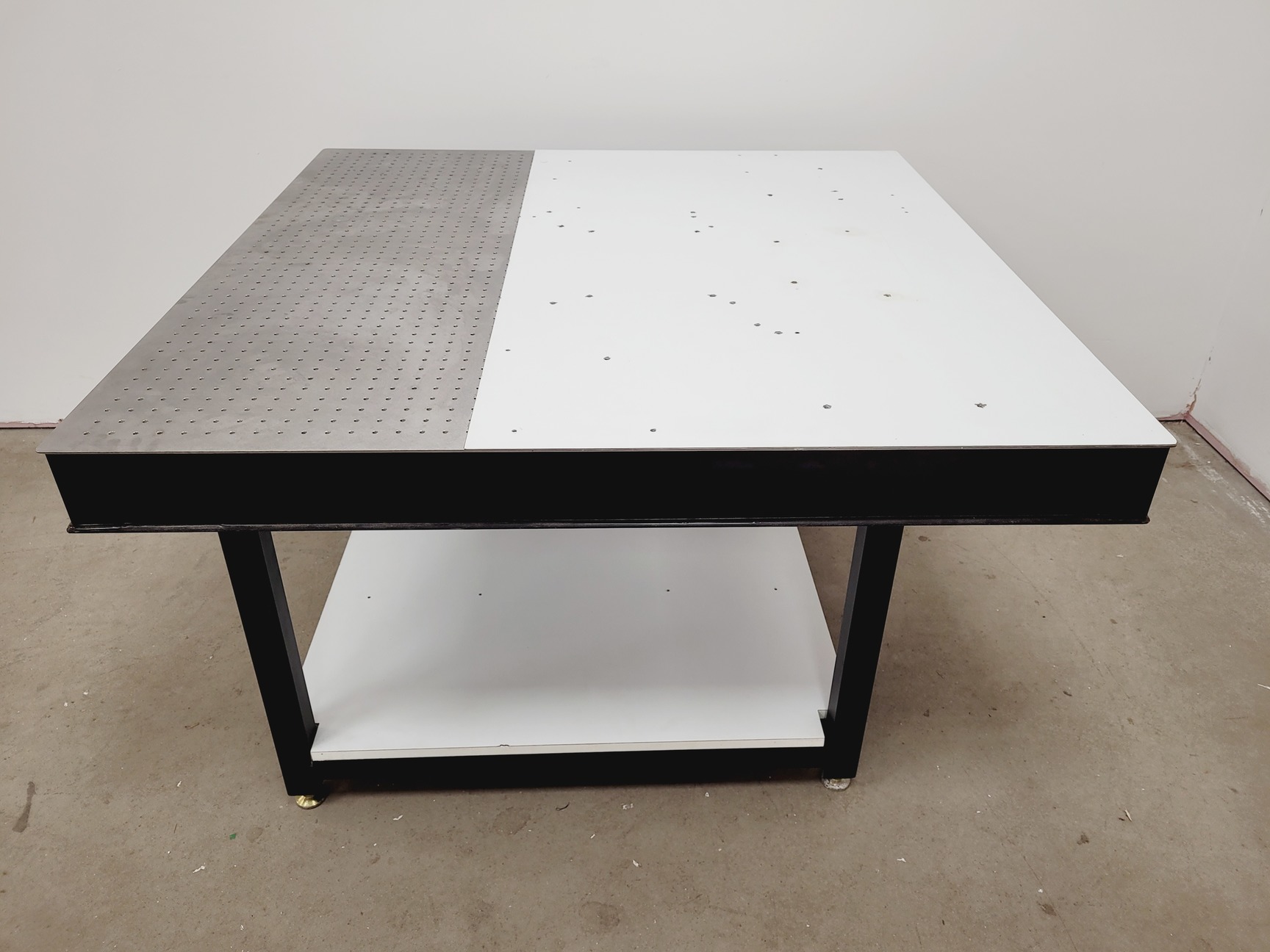 Image of Beckman Coulter MoFlo Optical Bench - Isolation Table 122 x 122 Lab