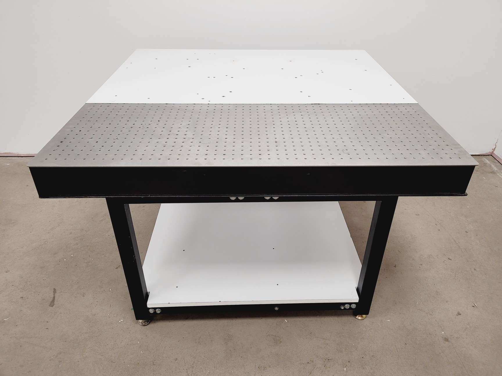 Image of Beckman Coulter MoFlo Optical Bench - Isolation Table 122 x 122 Lab