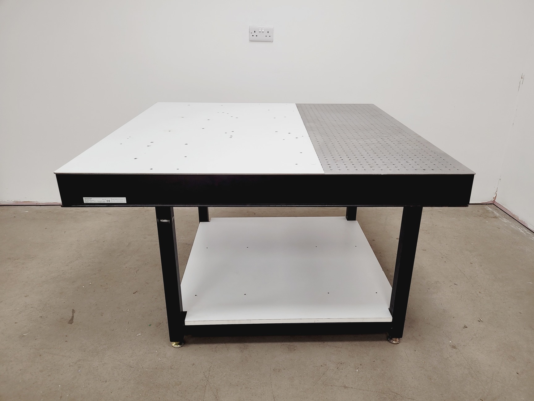 Image of Beckman Coulter MoFlo Optical Bench - Isolation Table 122 x 122 Lab