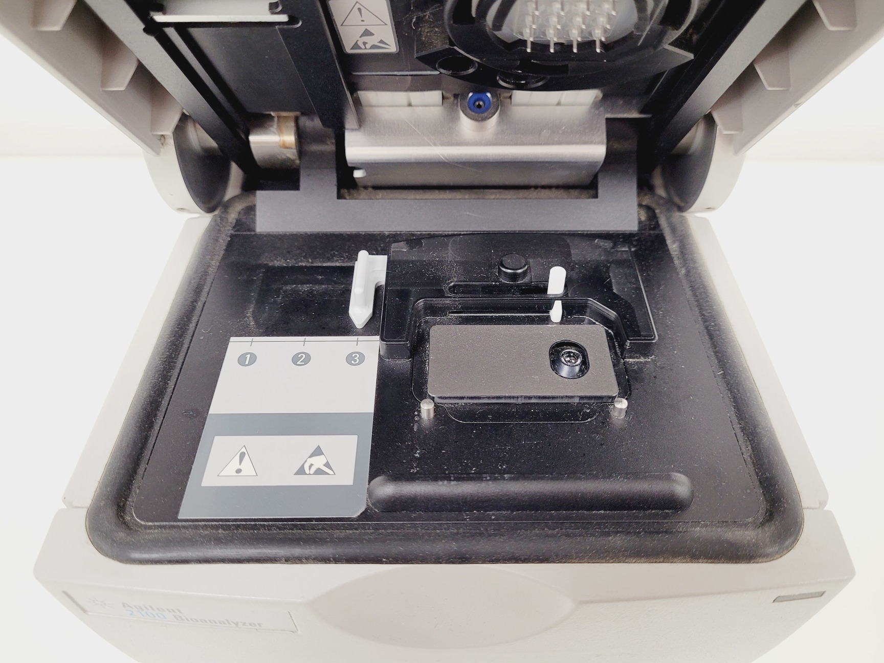 Image of Agilent 2100 Bioanalyzer for Automated Electrophoresis Lab