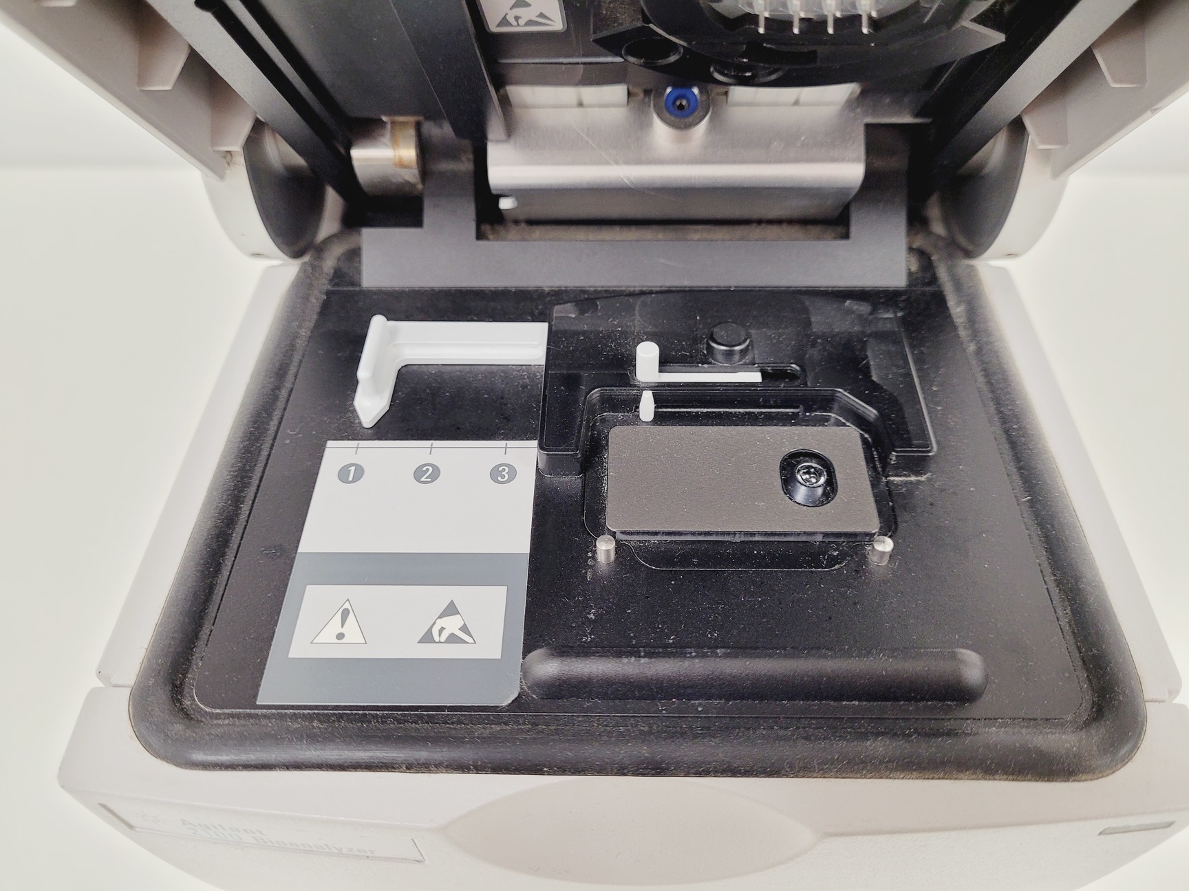 Image of Agilent 2100 Bioanalyzer for Automated Electrophoresis Lab