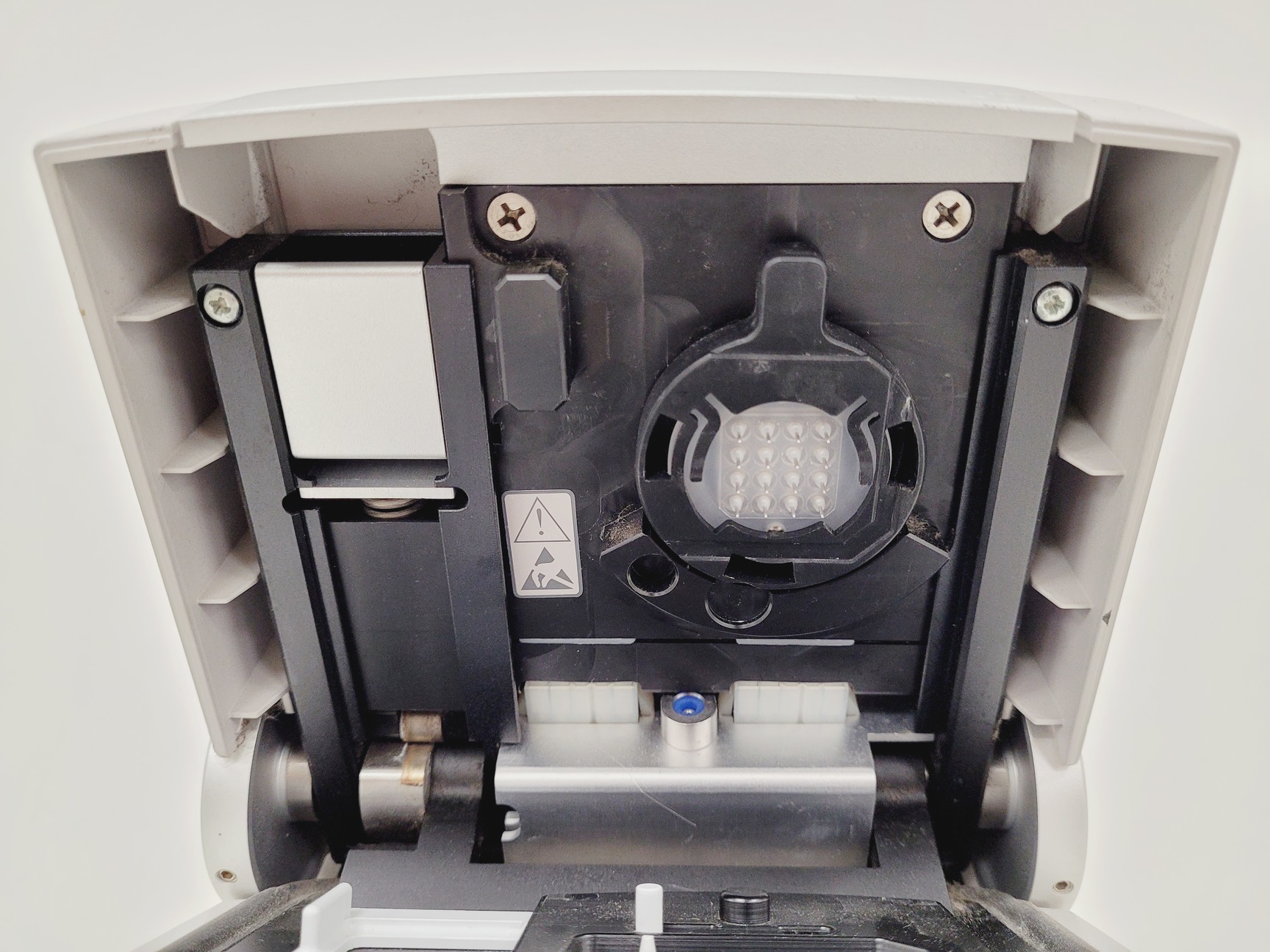 Image of Agilent 2100 Bioanalyzer for Automated Electrophoresis Lab