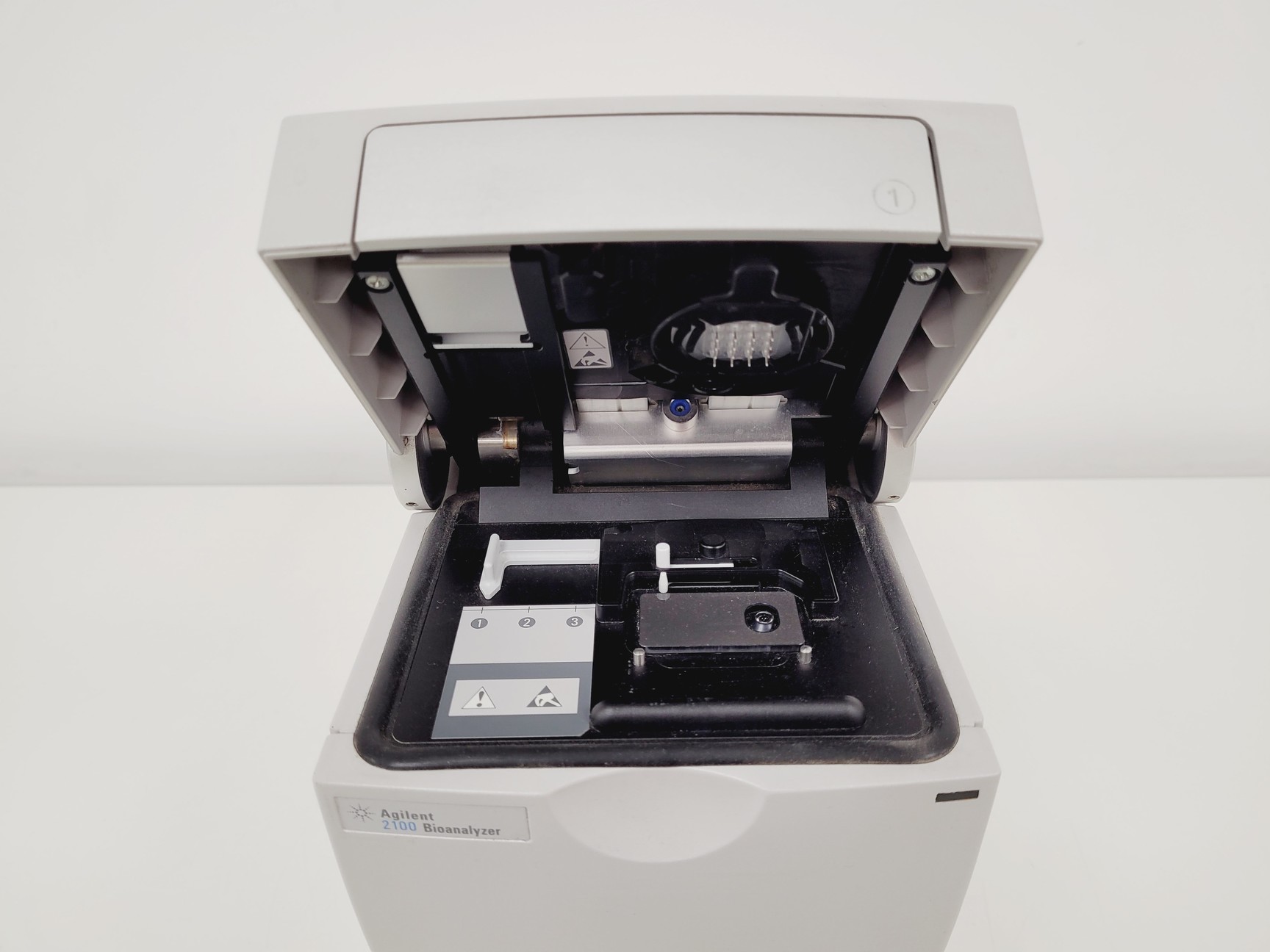 Image of Agilent 2100 Bioanalyzer for Automated Electrophoresis Lab