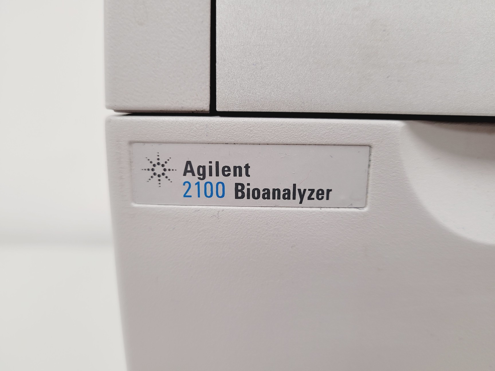 Image of Agilent 2100 Bioanalyzer for Automated Electrophoresis Lab