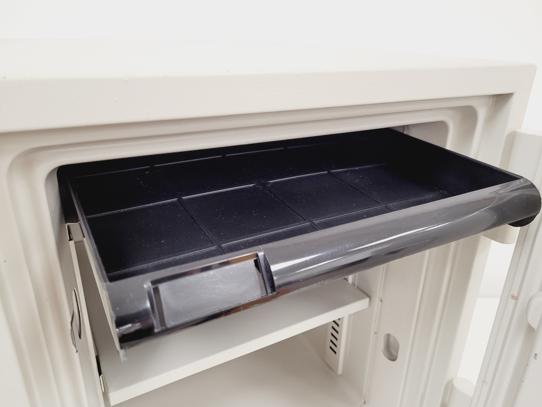 Image of Euro SI Fire Safe with 2x keys & Accessories