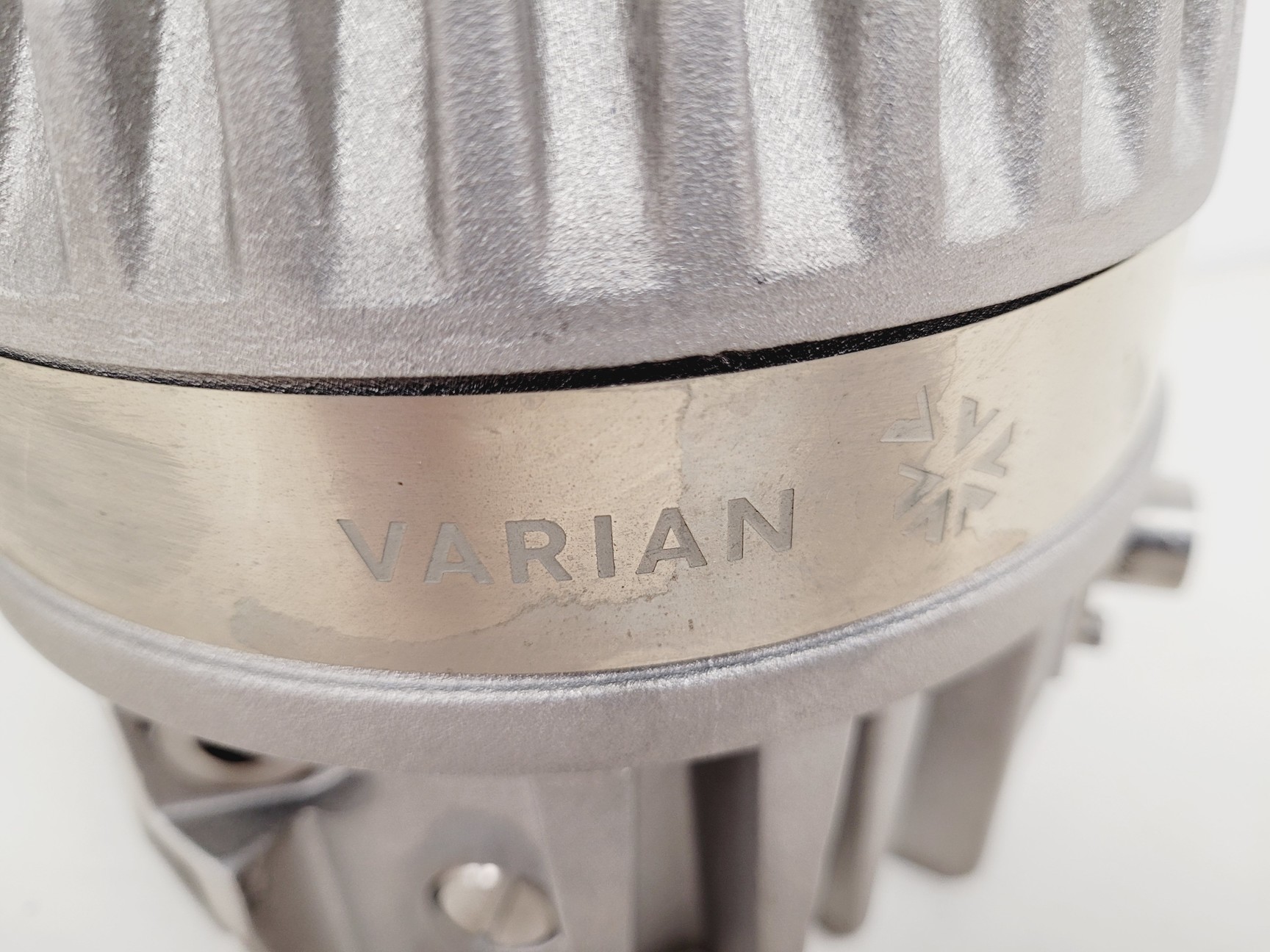 Image of Varian TV-301 Navigator Turbomolecular Pump Turbo Lab