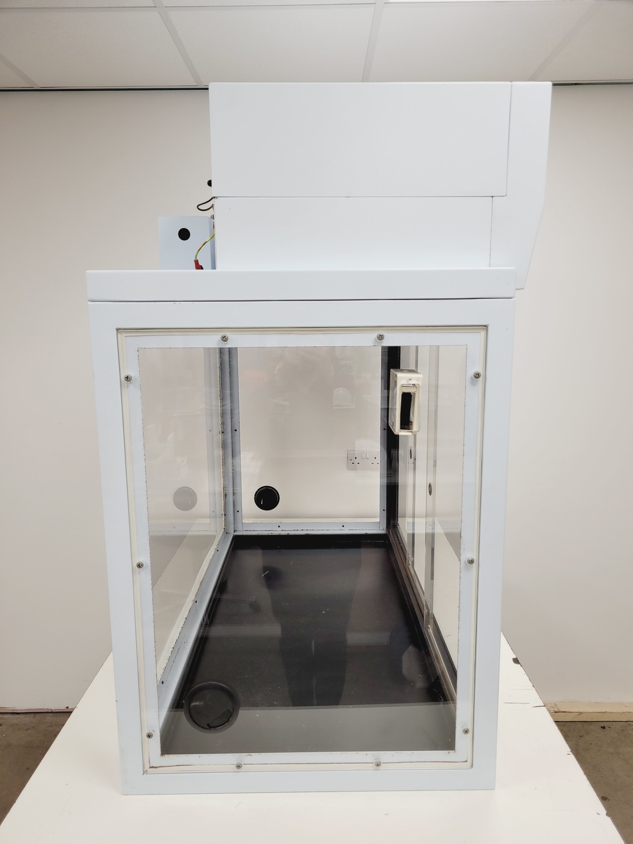 Image of Bigneat  Special BC1204 Chemcap Filtration Safety Cabinet Lab