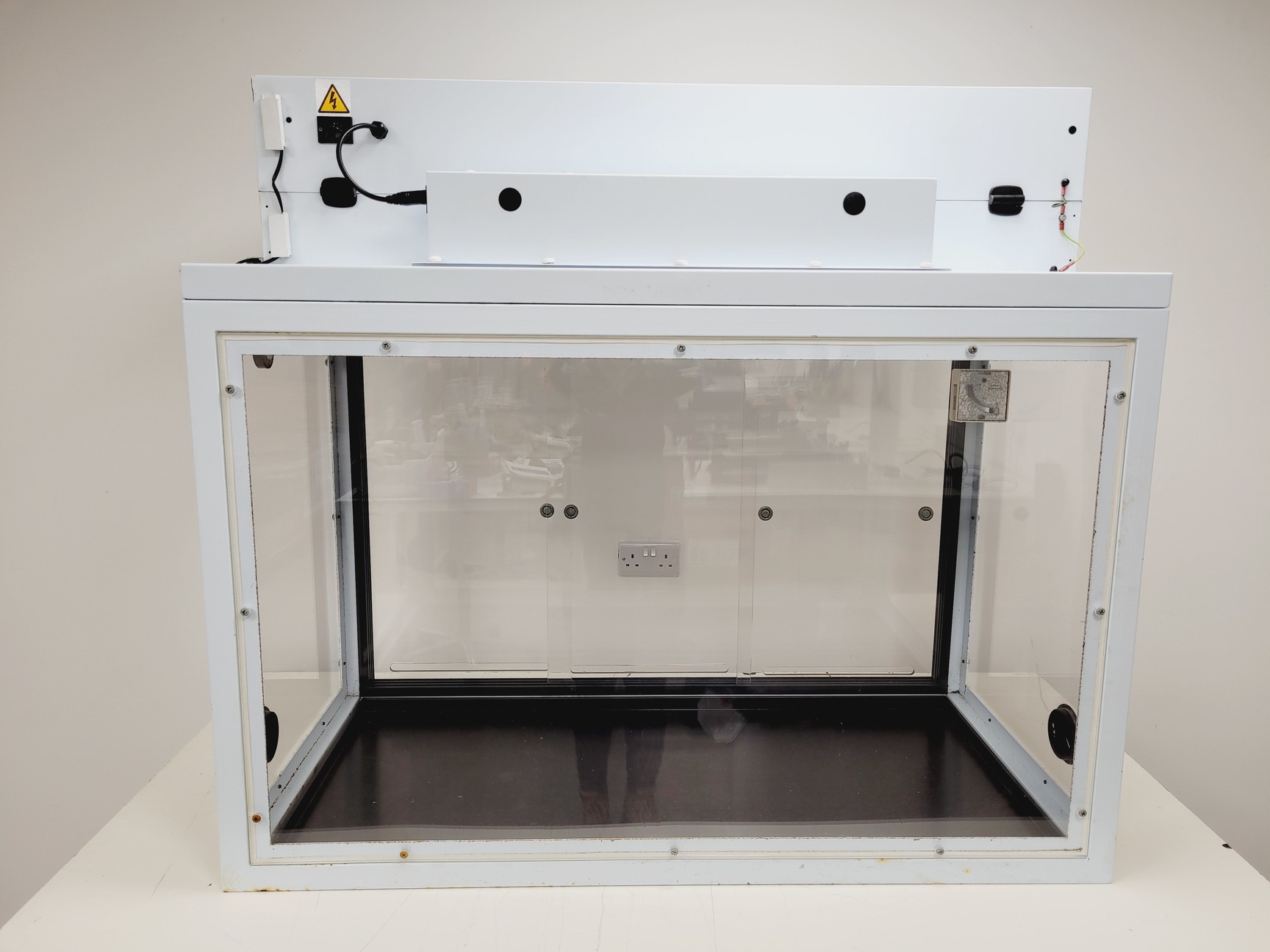 Image of Bigneat  Special BC1204 Chemcap Filtration Safety Cabinet Lab