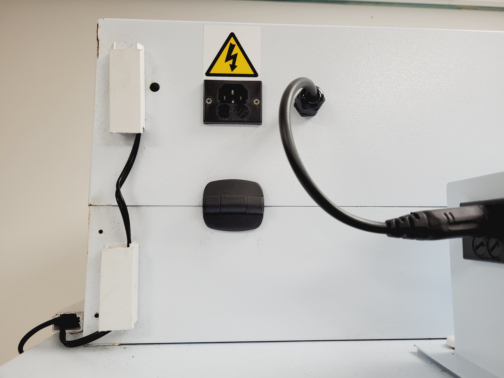 Image of Bigneat  Special BC1204 Chemcap Filtration Safety Cabinet Lab
