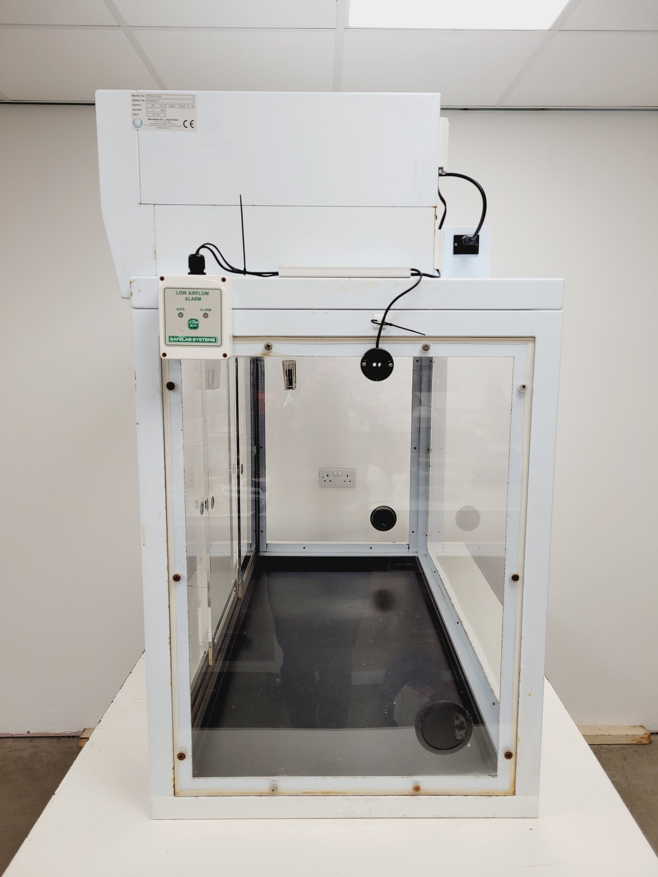 Image of Bigneat  Special BC1204 Chemcap Filtration Safety Cabinet Lab