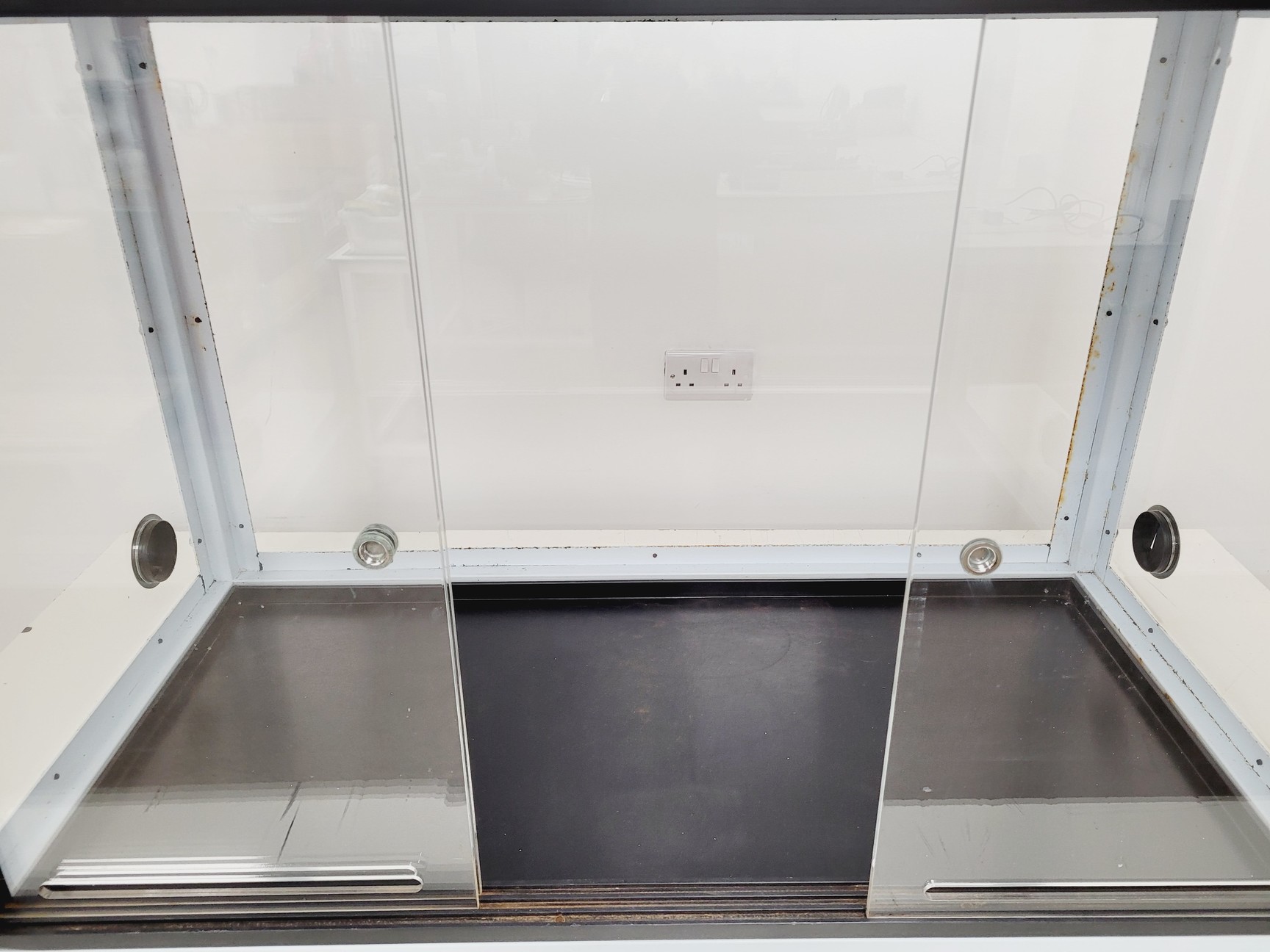 Image of Bigneat  Special BC1204 Chemcap Filtration Safety Cabinet Lab