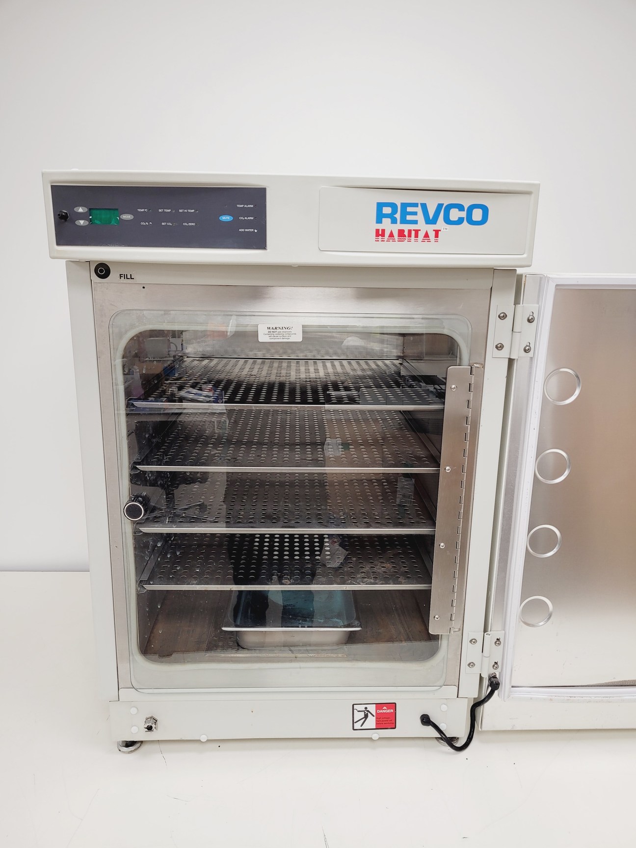 Image of Revco Habitat CO2 Water Jacketed Incubator Model no. RCO3500TWBB Lab