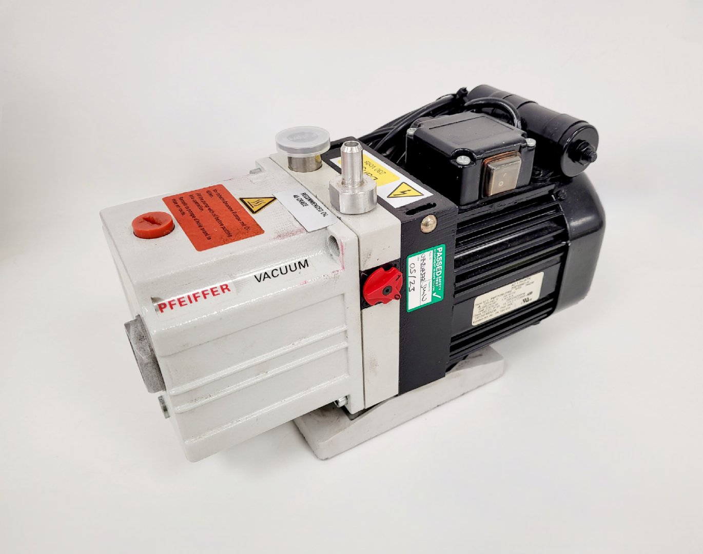 Image of Pfeiffer Vacuum Pump  Model - DUO 2.5  M No. PK D41 056 C Lab