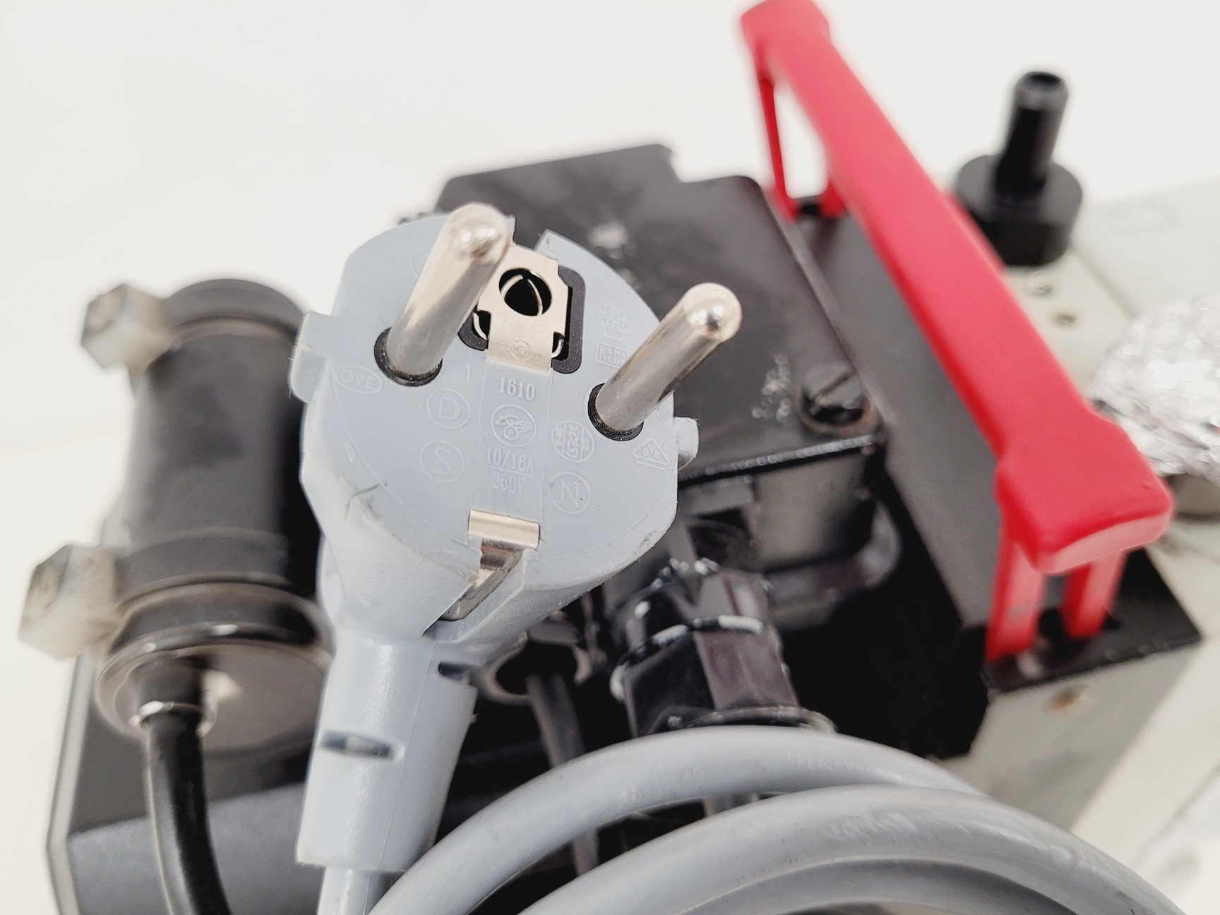 Image of Pfeiffer Rotary Vane Vacuum Pump  Model - DUO 2.5  M No. PK D41 056 C Lab