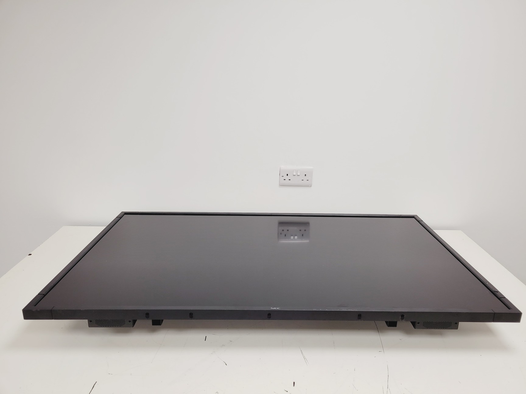 Image of 3 x NEC MultiSync 55" Professional Monitors - V552 P553