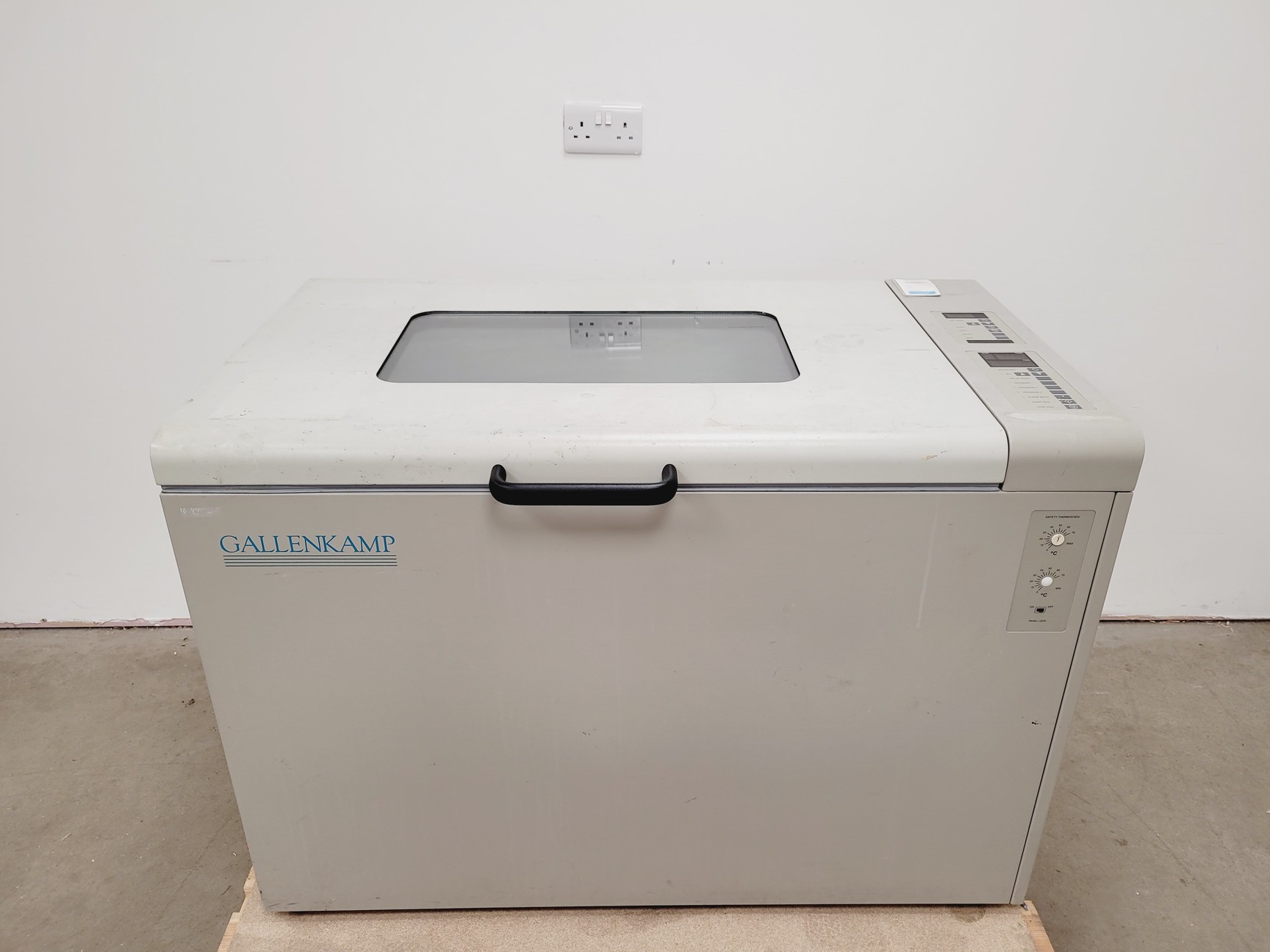 Image of Gallenkamp Shaking Incubator Cat no. IOX400.XX2.C Lab