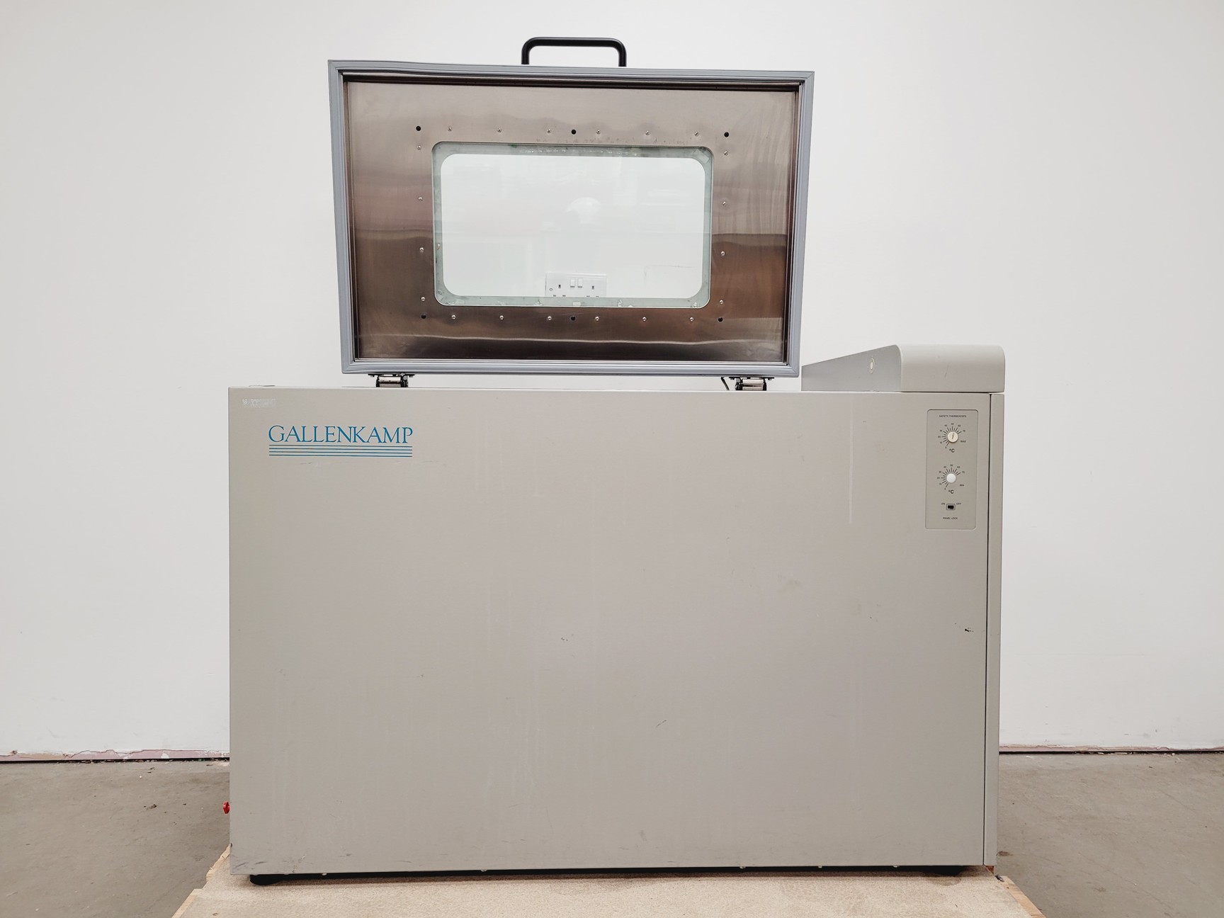 Image of Gallenkamp Shaking Incubator Cat no. IOX400.XX2.C Lab