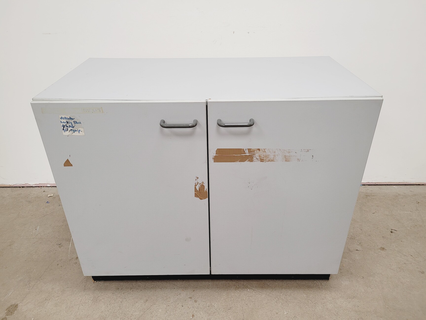 Image of Job Lot Lab Cupboards & Drawers  D 55.5 W 100.5 H 82.5cm Grey Laboratory
