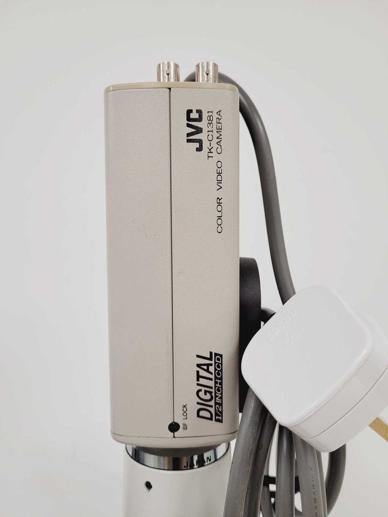 Image of Nikon Eclipse E400 Laboratory Research Microscope with 3 x Objectives Lab