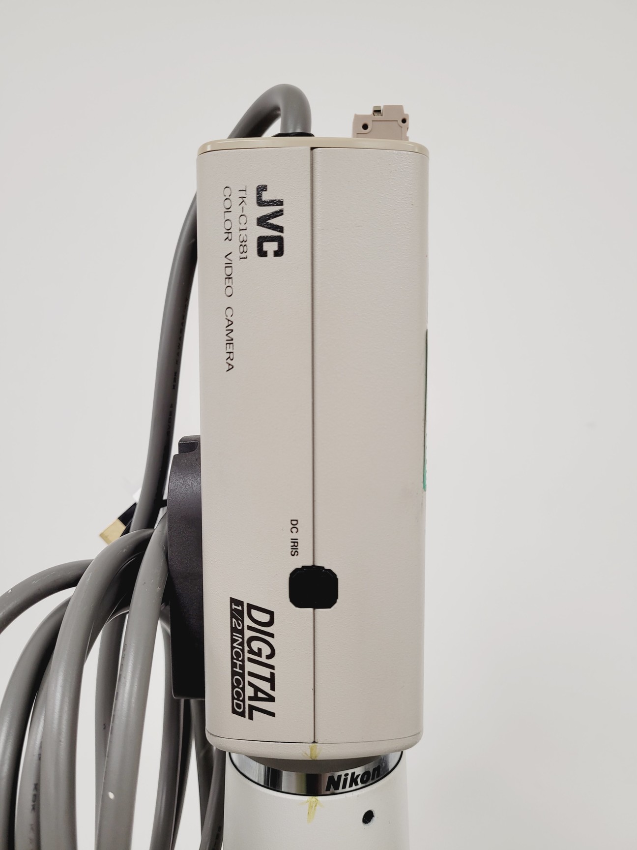Image of Nikon Eclipse E400 Laboratory Research Microscope with 3 x Objectives Lab