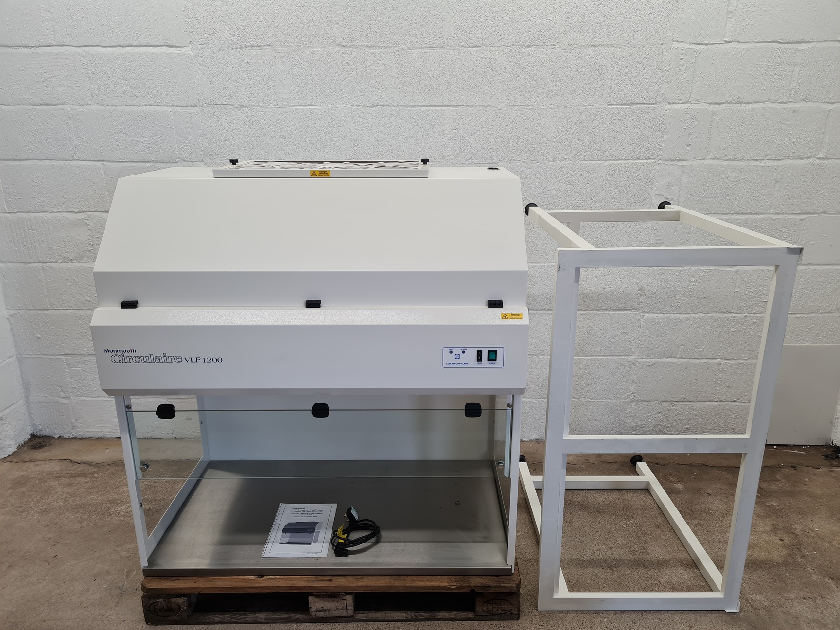 Image of Monmouth Circulaire Vertical Laminar Flow Cabinet & Stand Model: VLF 1200 Lab.