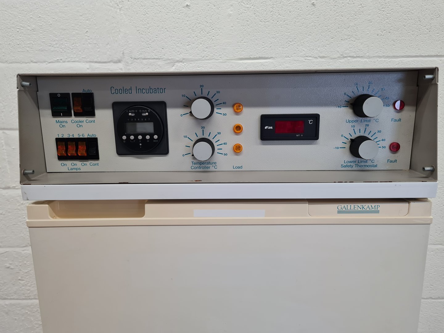 Image of Gallenkamp Digital Cooled Refrigerated Incubator Model: ICI180.WT2.C Lab