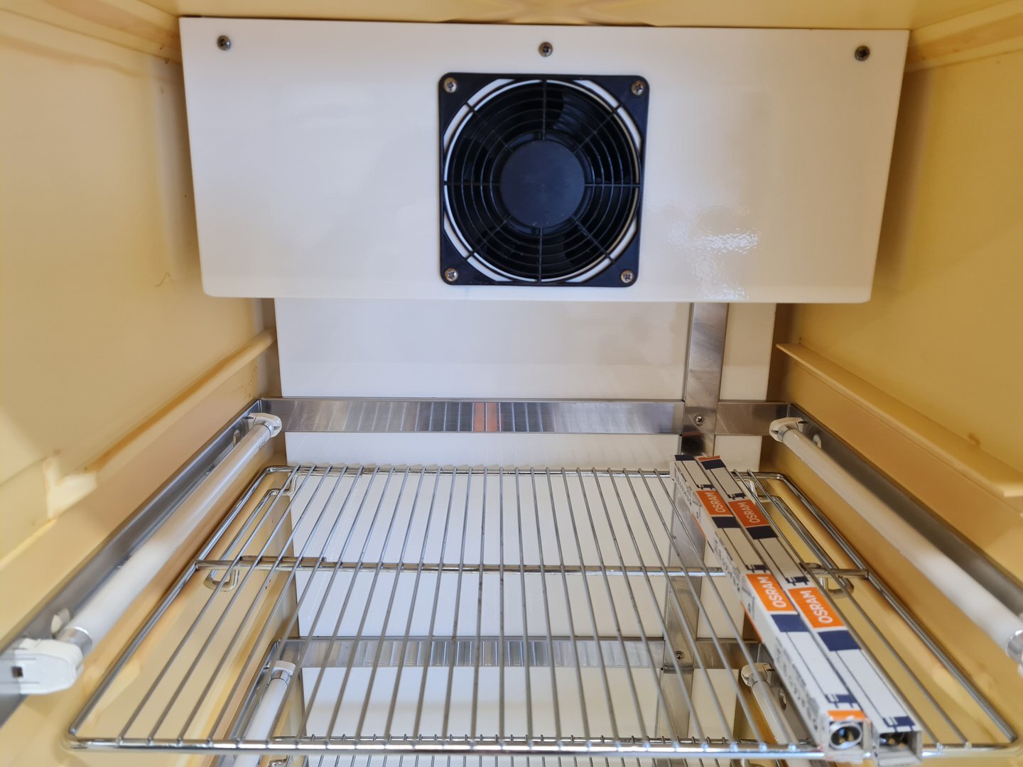 Image of Gallenkamp Digital Cooled Refrigerated Incubator Model: ICI180.WT2.C Lab