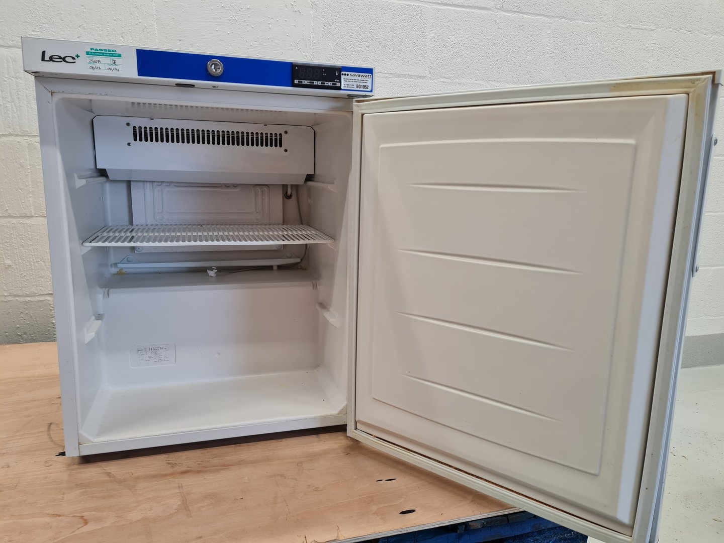 Image of Lec Pharmacy Refrigeration PE 207 Laboratory Refrigerator Lab