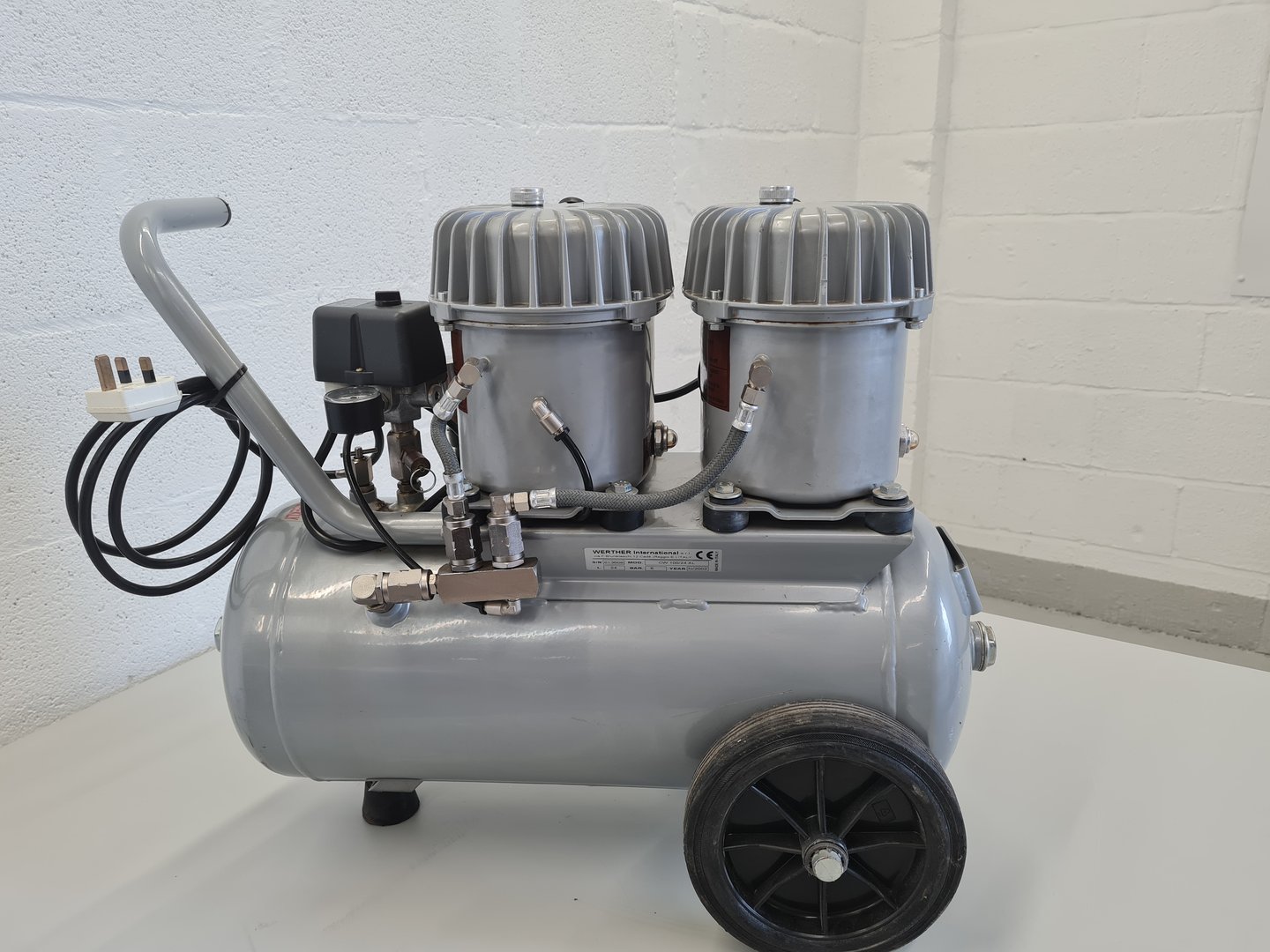 Image of Panther Lab Air Compressor Model: CW 100/24 AL 