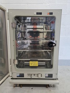 Thumbnail image of Sanyo MCO-18AIC CO2 (UV) Laboratory Incubator Lab