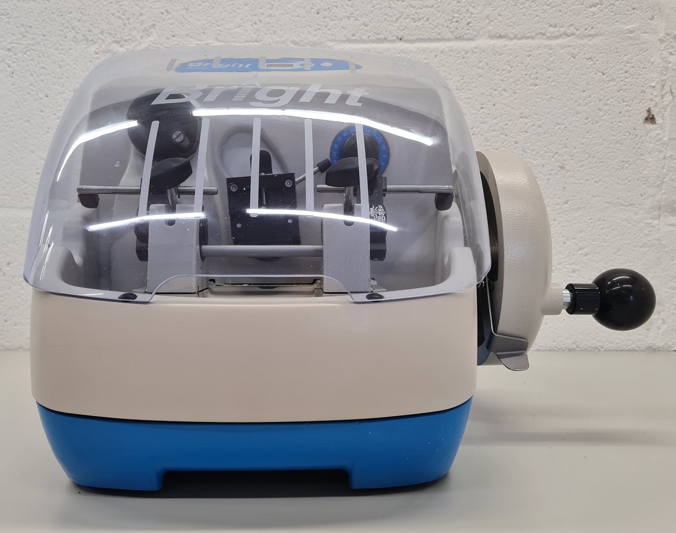 Bright Instruments Bright Model M3500 Rotary Microtome Lab