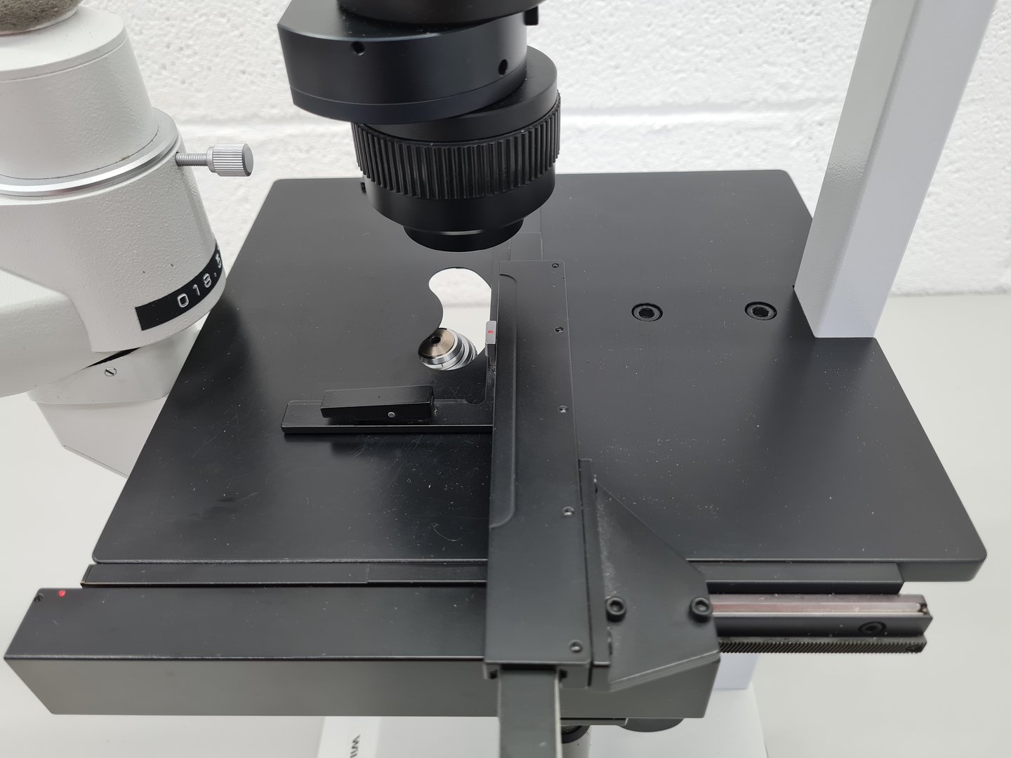 Image of Hund Wetzlar Wilovert Inverted Microscope w/ 1 x Objective 20/0.25 Ph-p Lab