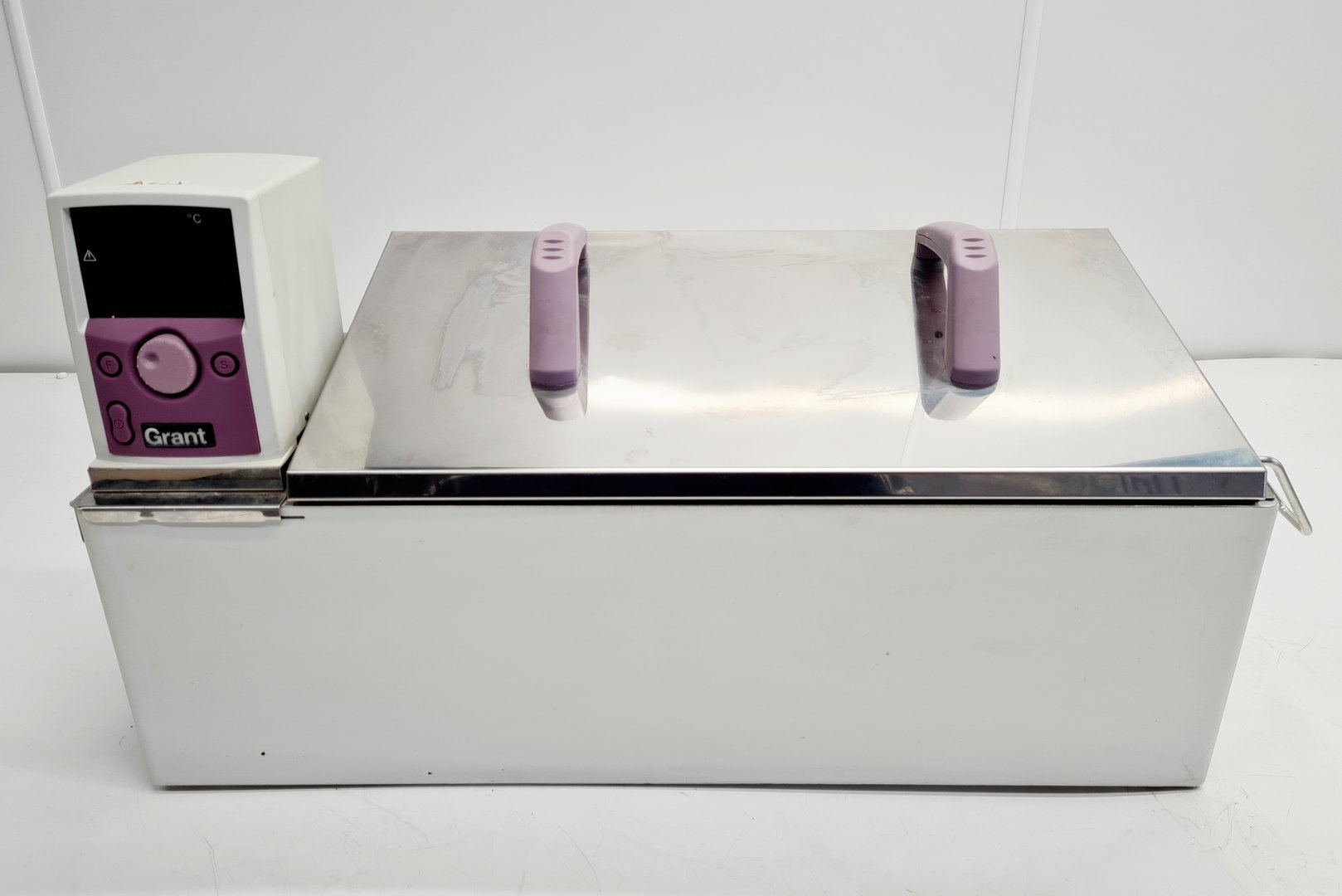 Image of Grant 38L Water Bath with GD100 Heater GD100–S38 Lab