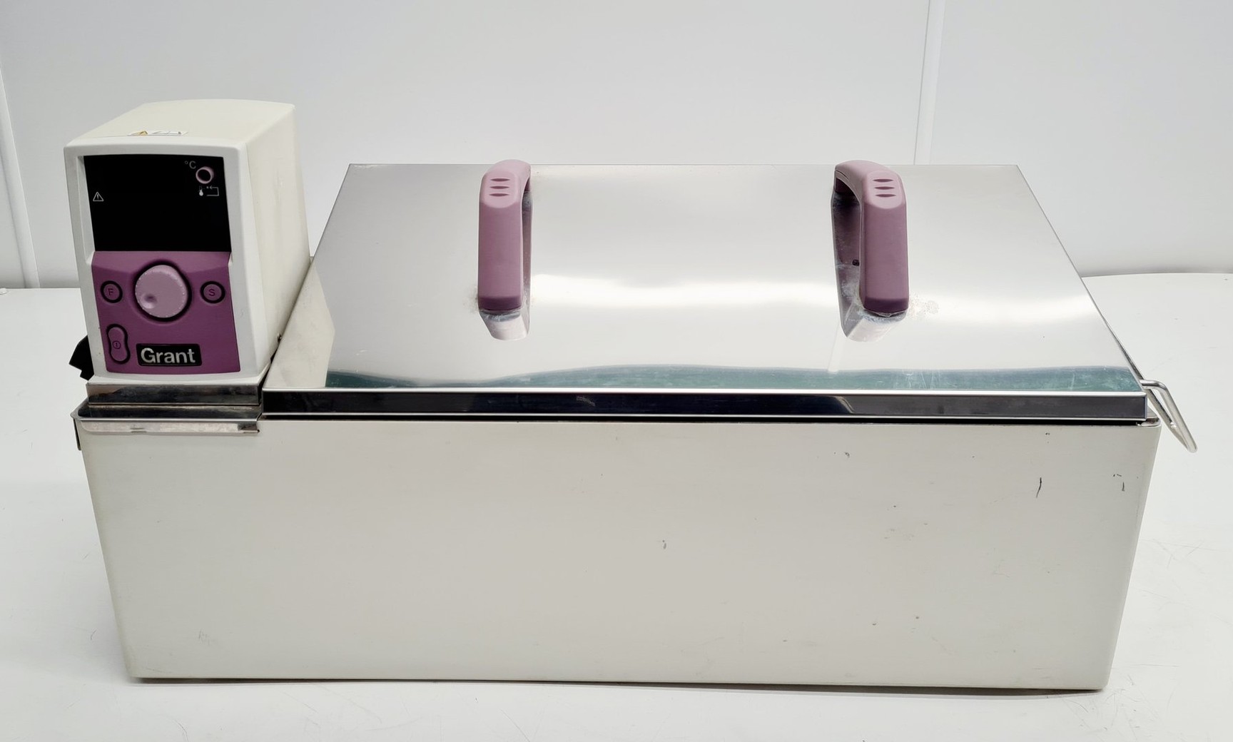 Image of Grant 38L Water Bath with GD120 Heater GD120–S38 Lab