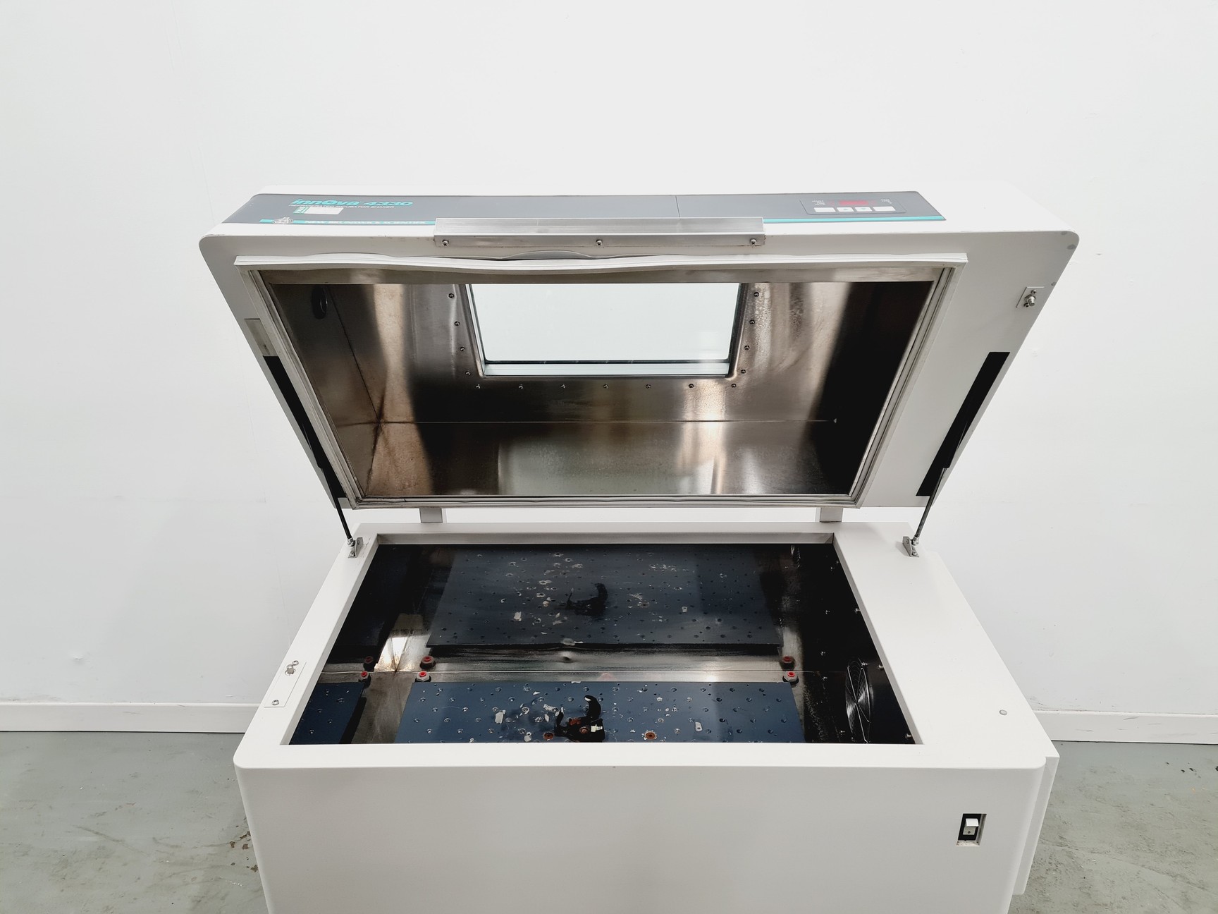 Image of New Brunswick Scientific Innova 4330 Refrigerated Shaking Incubator Lab