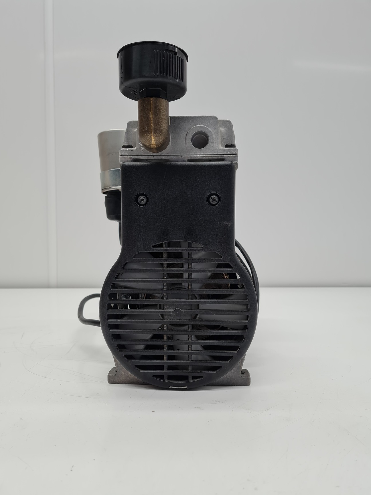 Image of Thomas Compressor Vacuum Pump Model No. 2750TGHI52/48-402 I