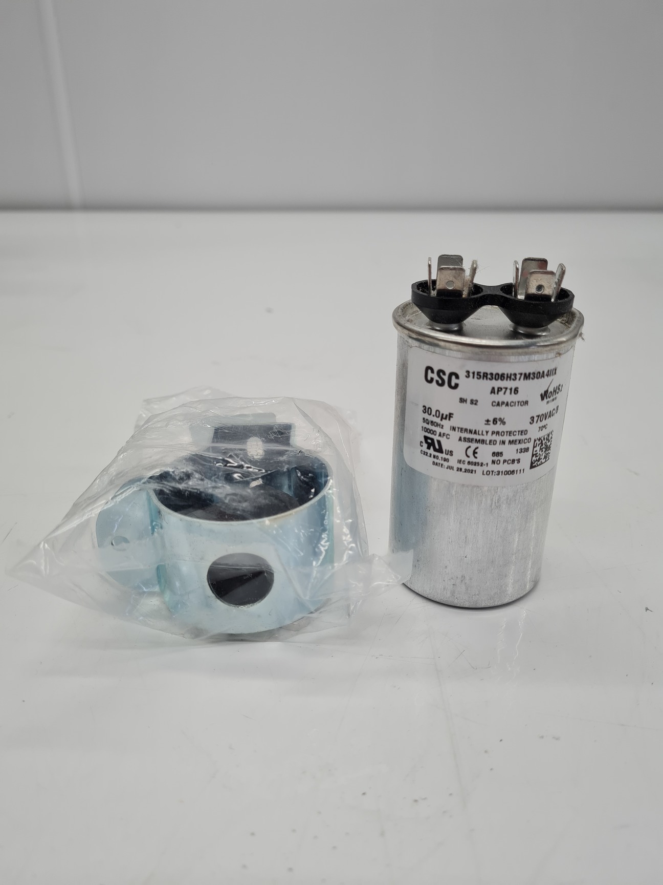 Image of Thomas Compressor Vacuum Pump Model No. 2750TGHI52/48-402 I