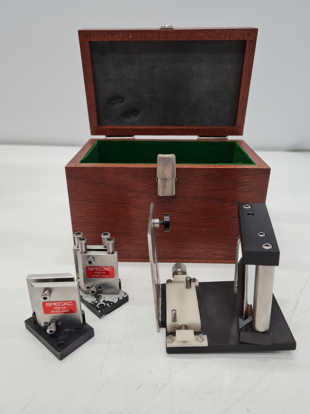 Image of Lot of Research & Industrial Instruments Spectroscopy Parts & Accessories