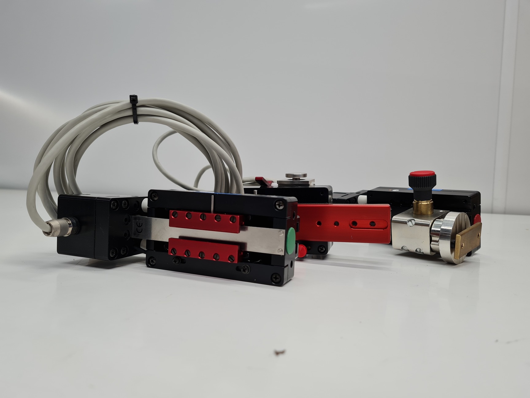 Image of 3 x Luigs & Neumann LN- Mini 25 Micromanipulators & LN Mini/Comb Controller Lab