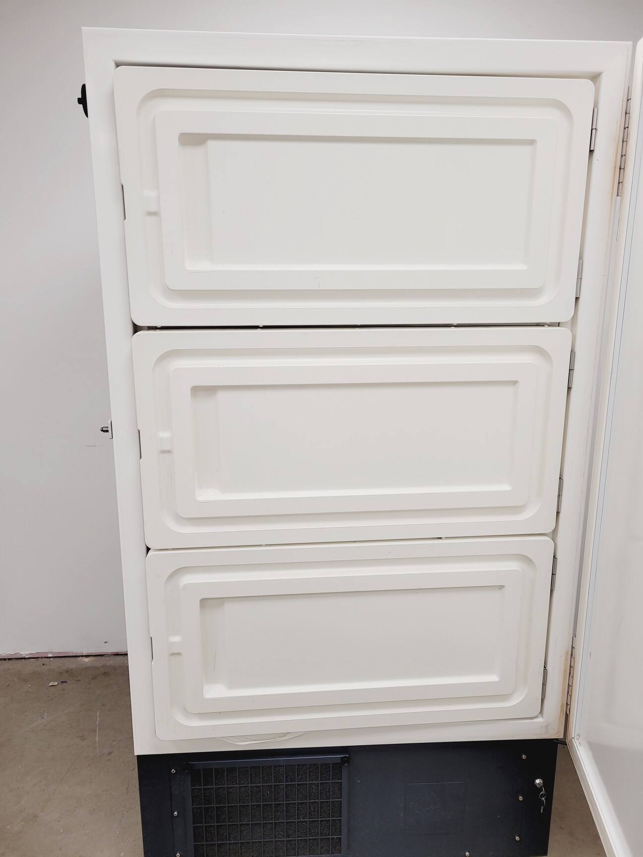 Image of New Brunswick Scientific U725 Innova -86 G Ultra Low Temperature Freezer  Lab