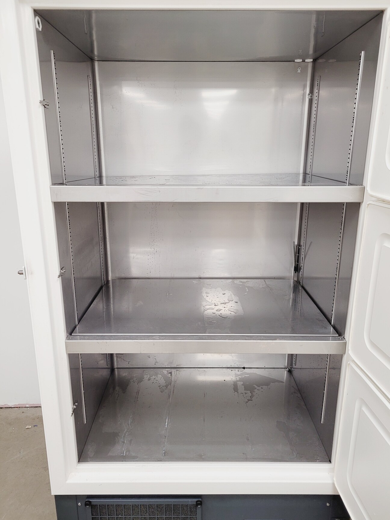 Image of New Brunswick Scientific Ultra Low Temperature Freezer U725 Innova -86 G Lab