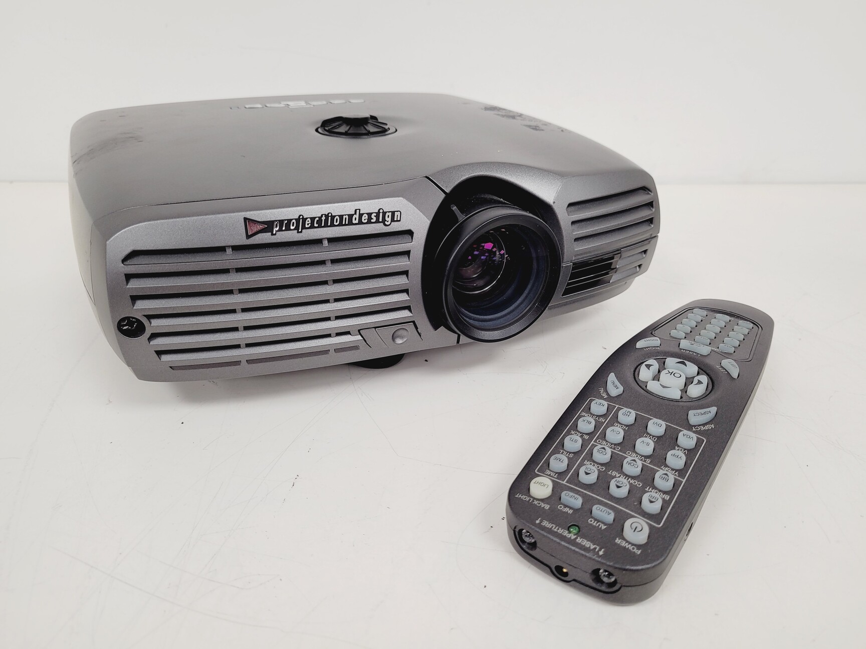 Image of Projection Design evo22 SX+ Zoom GP2 Projector